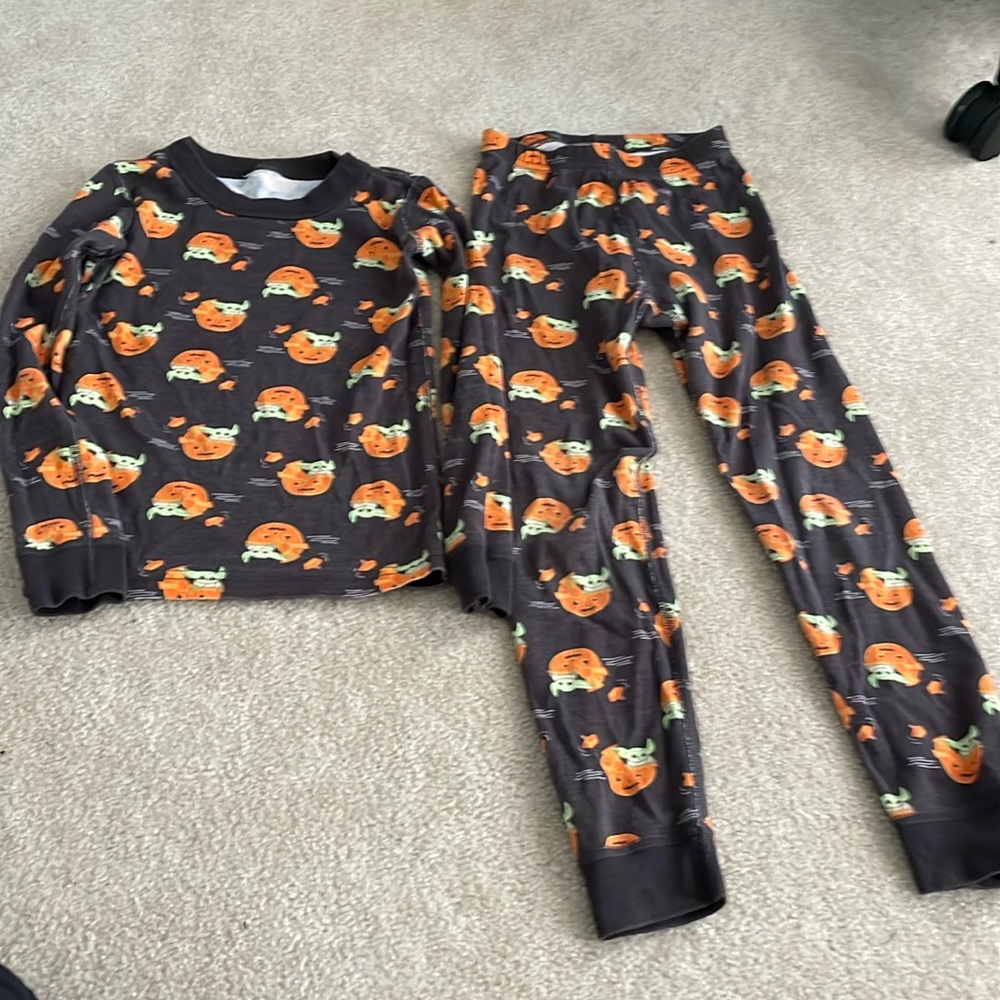 Hanna Anderson Halloween yoda pjs